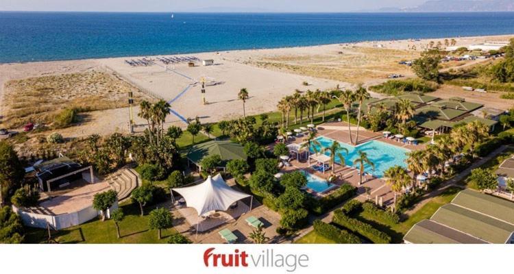 Fruit Village Mortelle Le Dune Beach Resort Bagian luar foto